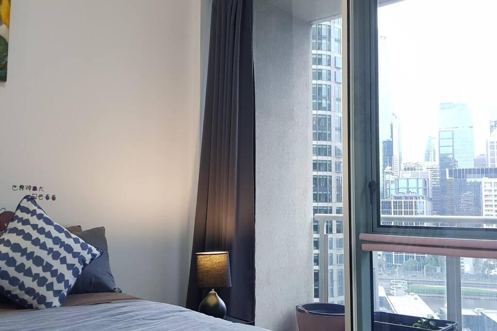 Riverview Spacious 3br2bath2car Wifipoolgym Crown * Melbourne