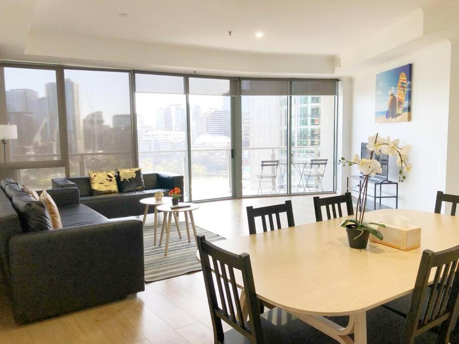 Riverview Spacious 3br2bath2car Wifipoolgym Crown Apartment Melbourne