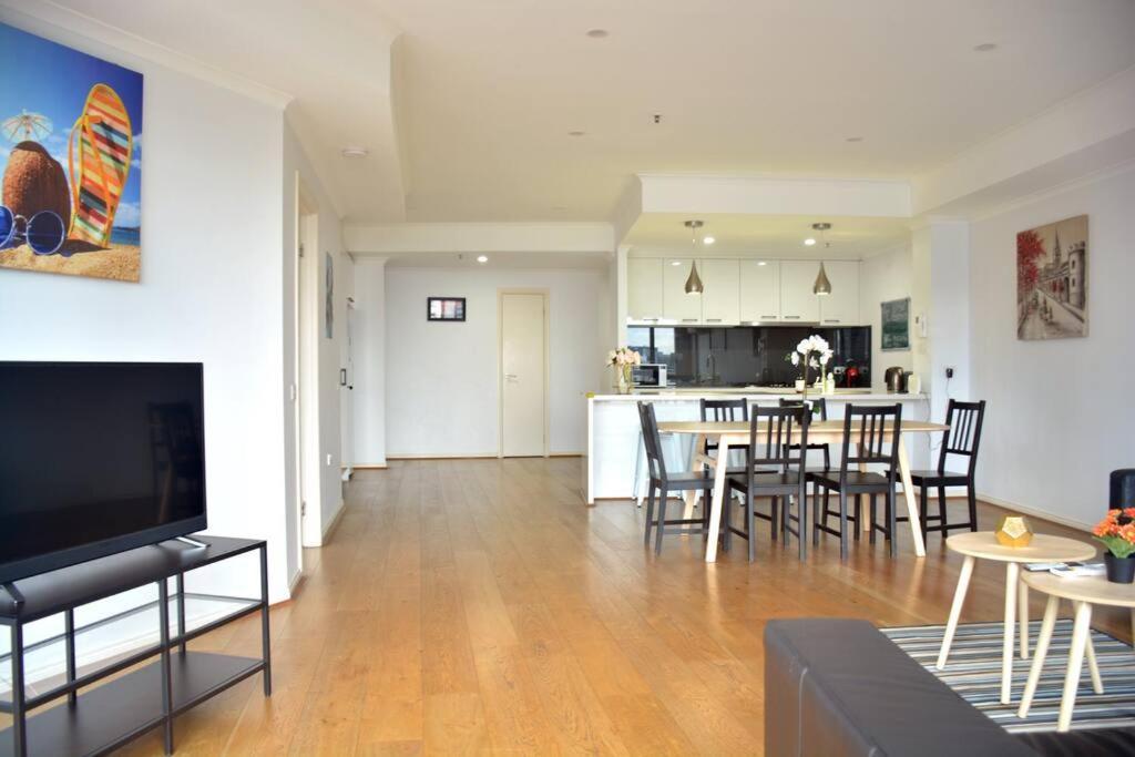 Apartment Riverview Spacious 3br2bath2car Wifipoolgym Crown *